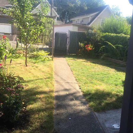 Quiet-Comfy 3 Bedroom Home On A Tree Lined Street In Kits Vancouver Dış mekan fotoğraf