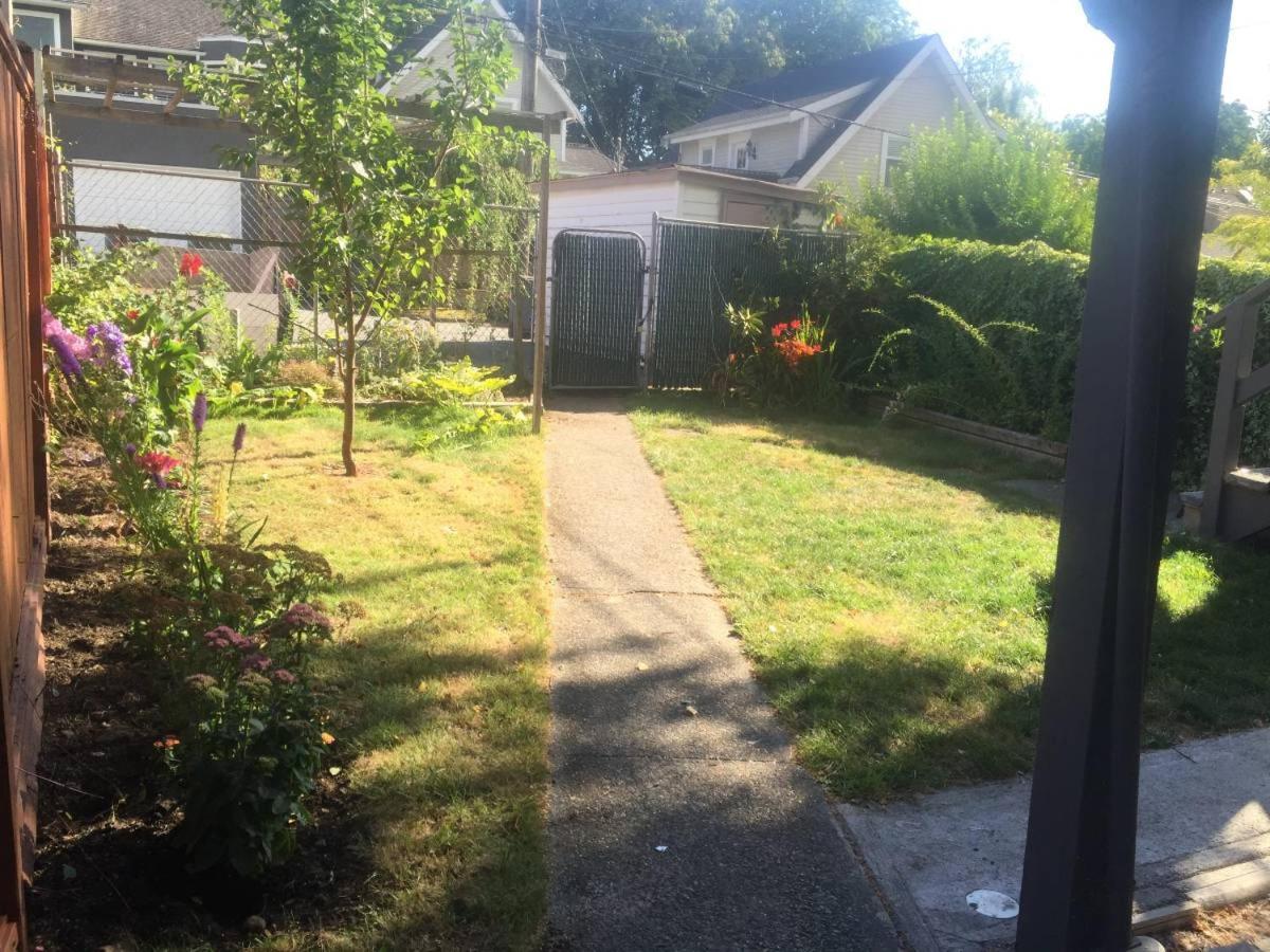 Quiet-Comfy 3 Bedroom Home On A Tree Lined Street In Kits Vancouver Dış mekan fotoğraf
