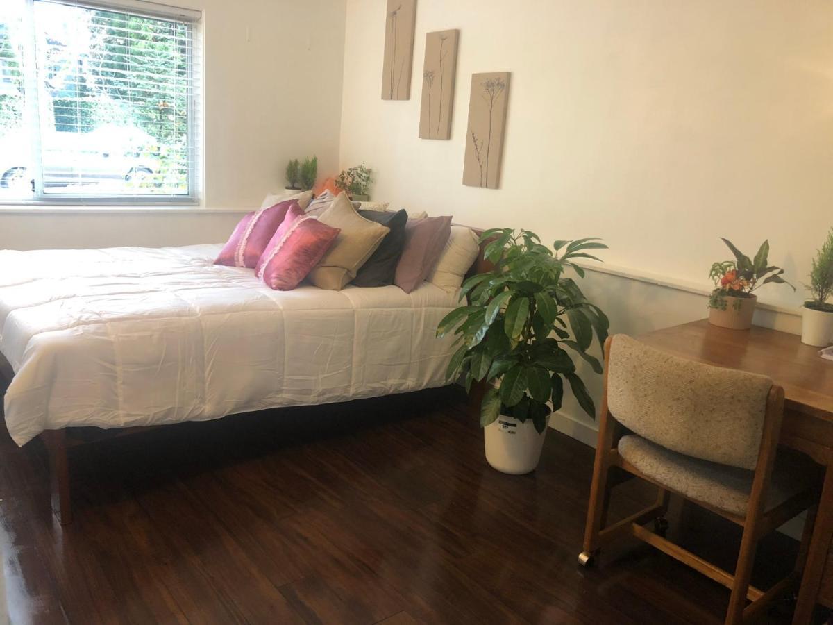 Quiet-Comfy 3 Bedroom Home On A Tree Lined Street In Kits Vancouver Dış mekan fotoğraf