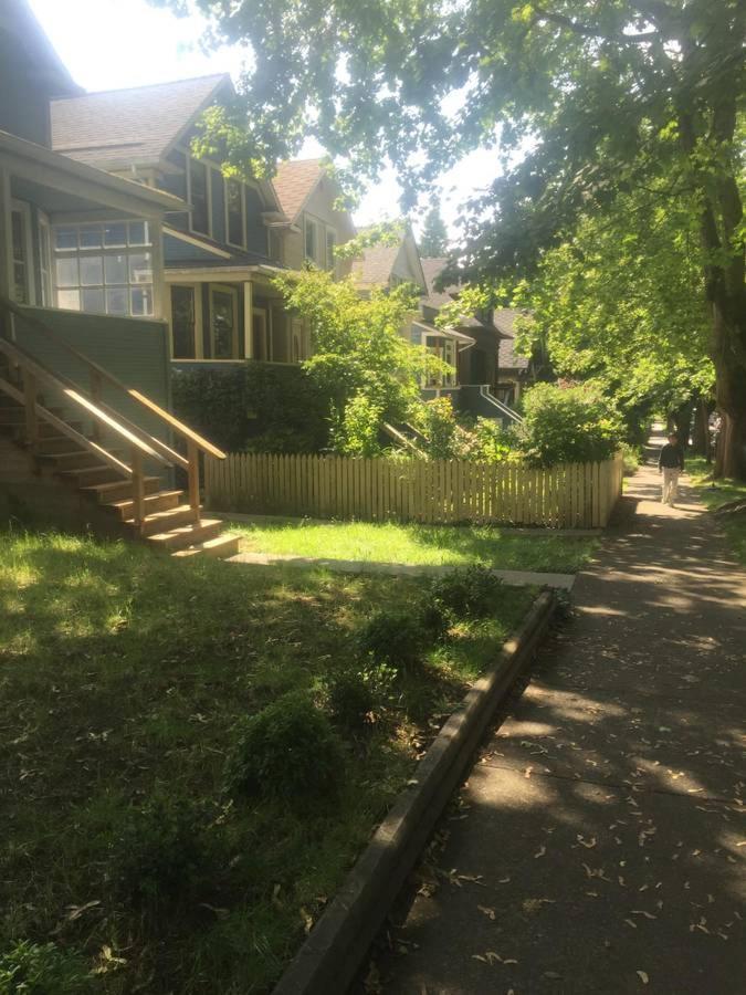 Quiet-Comfy 3 Bedroom Home On A Tree Lined Street In Kits Vancouver Dış mekan fotoğraf